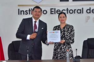 Armenta se registra ante el IEE como candidato a la gubernatura de Puebla