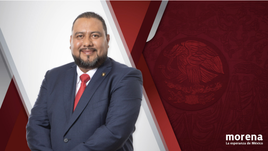 Diputado de Morena Roberto Domínguez es balconeado votando desde su vuelo de avión