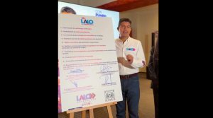 Eduardo Rivera firma compromisos para garantizar la salud de los poblanos
