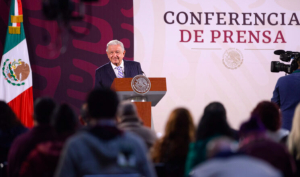 AMLO arremete contra jueces por amparo contra reforma judicial &quot;violan la división de poderes&quot;