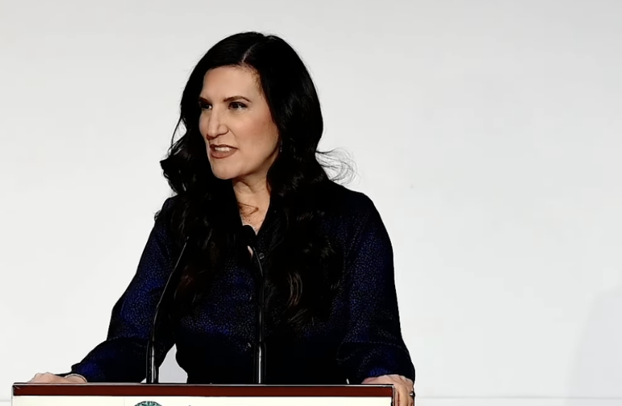 Kenia López pone a disposición de los jóvenes la cámara de diputados para escuchar exigencias