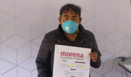 Vocero de padres de normalistas de Ayotzinapa se registró como precandidato a diputado federal por Morena