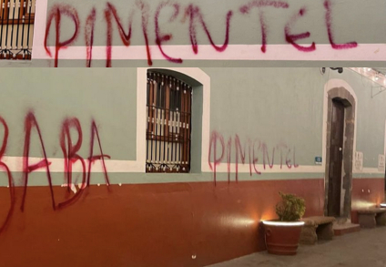 Exhiben a morenistas por vandalizar el palacio municipal de Huamantla