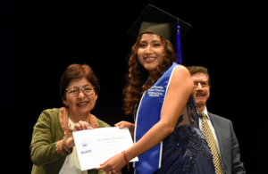 Reconoce Lilia Cedillo compromiso social de egresados de Economía y Finanzas