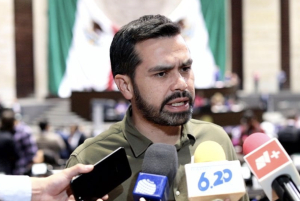MC acusa que Morena se pirateó iniciativa de reforma al 33 constitucional; califican como “anacronista” el artículo