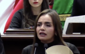 “Que triste que tuvieron que arrebatarle la vida a Carlos Manzo para que ahora sí quieran mandar seguridad”: Grecia Quiroz en su toma de protesta como alcaldesa de Uruapan