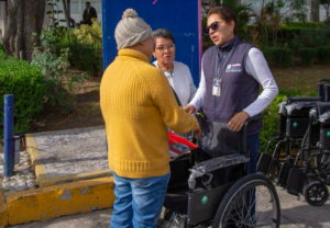 Entrega SMDIF aparatos funcionales para personas con alguna discapacidad