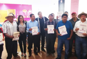 Entregan premios a participantes del concurso estatal de fibras vegetales