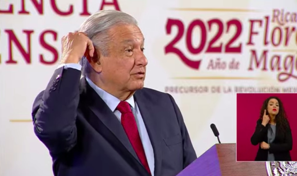 AMLO se victimiza y acusa ser objeto de una campaña en su contra por los tiempos de traslado al AIFA