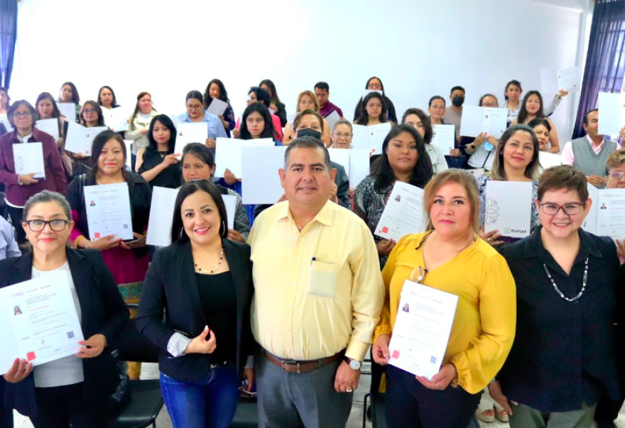ICATLAX entregó 40 certificados a instructores