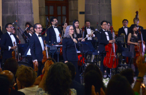 Alan Pingarrón y Lizzi Ceniceros, juntos en un concierto de gala en el Edificio Carolino