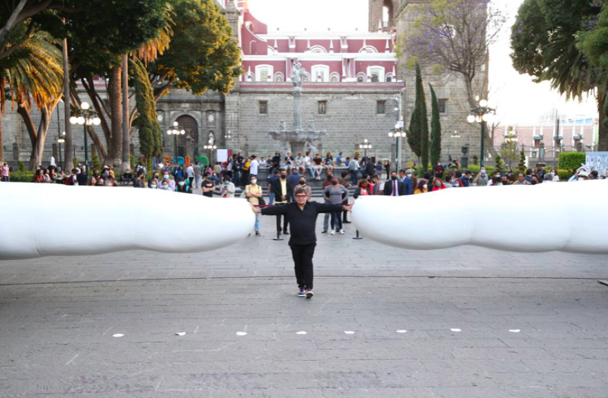 Esta es la explicación de la obra de José Rivelino que ocupa el zócalo de la ciudad