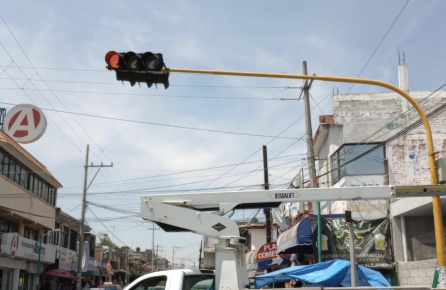 Continúa mantenimiento en la red de semáforos
