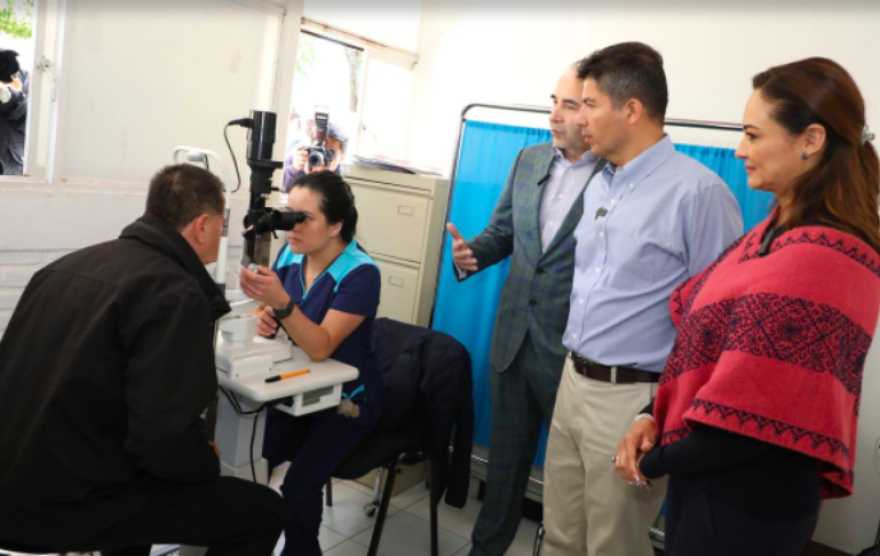Van 746 cirugías gratuitas de cataratas en Puebla