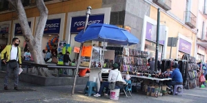 Se deslinda Ayuntamiento de Puebla del ambulantaje y advierte que vigilará que Lalo Rivera cumpla reordenamiento