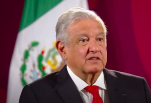 AMLO asegura que dinero para escuelas de tiempo completo ahora se entregará directo a padres de familia