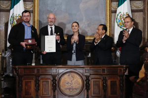 CDMX nombra a Julián Assange huesped distinguido; recibe reconocimiento del gobierno de Sheinbaum