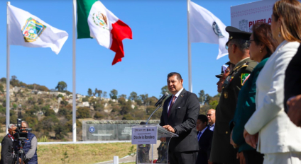 Alejandro Armenta conmemora el Día de la Bandera