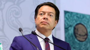 Mario Delgado afirma que AMLO “defiende a su pueblo de los grandes intereses transnacionales”