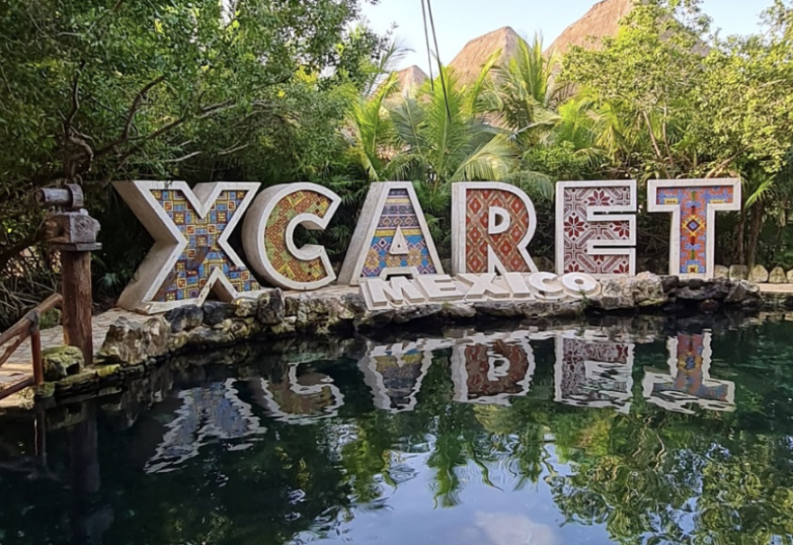 Corte del acordeón ahora va contra Xcaret por presuntamente usar publicidad del “patrimonio cultural maya”