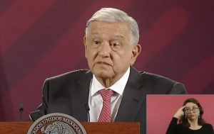 AMLO evade responder a Ricardo Salinas Pliego por críticas a libros de texto: “No me voy a enganchar”, dice