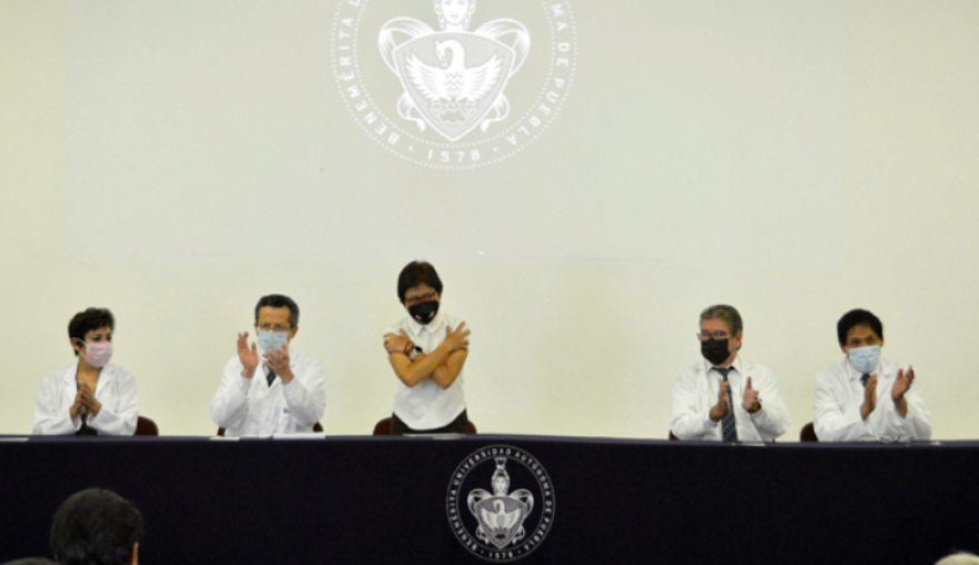 Presenta  director de la facultad de medicina su 2do informe de labores