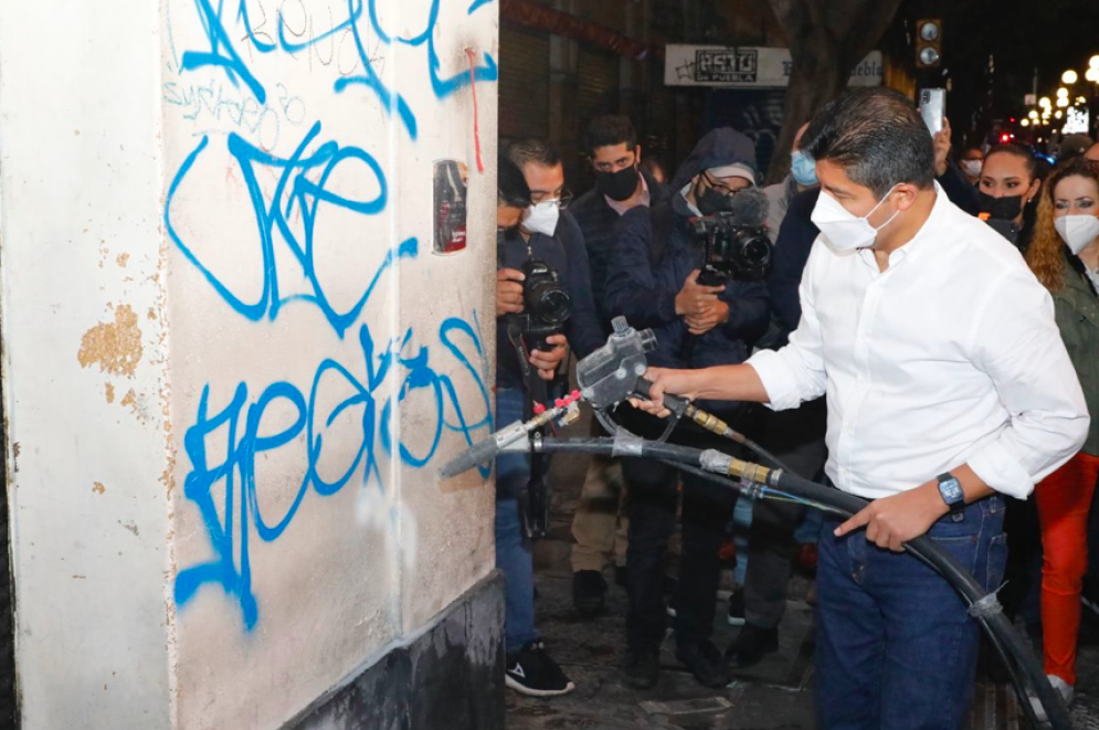 Lalo Rivera da banderazo a limpieza de grafitis en el primer cuadro de la ciudad