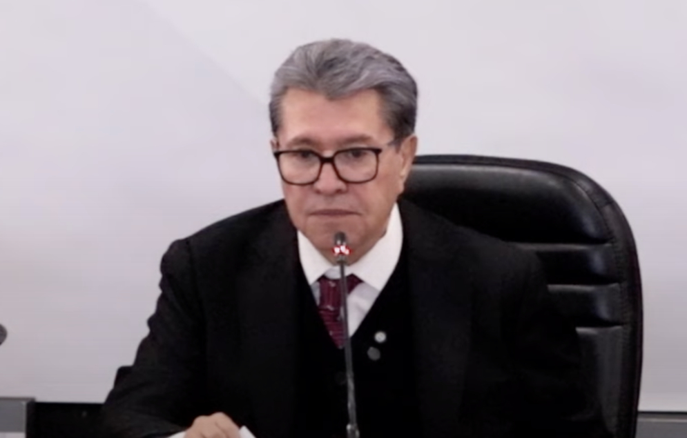 Monreal pide a jóvenes en política “crecer con principios”