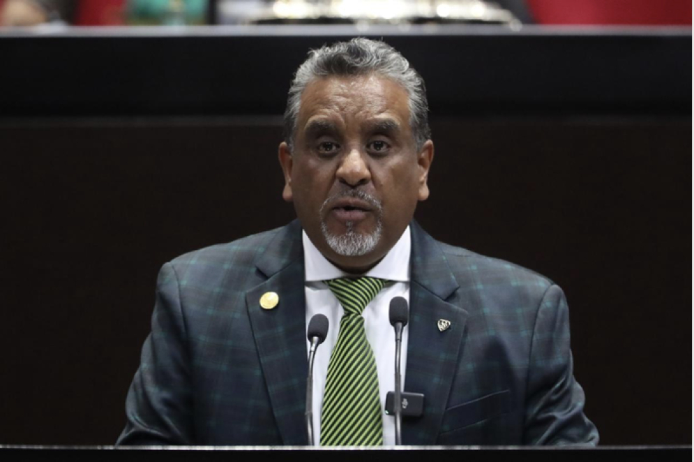 4T va contra camiones de doble remolque en carreteras