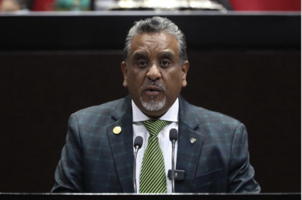 4T va contra camiones de doble remolque en carreteras