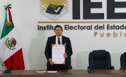 Alejandro Armenta recibe constancia como gobernador electo de Puebla