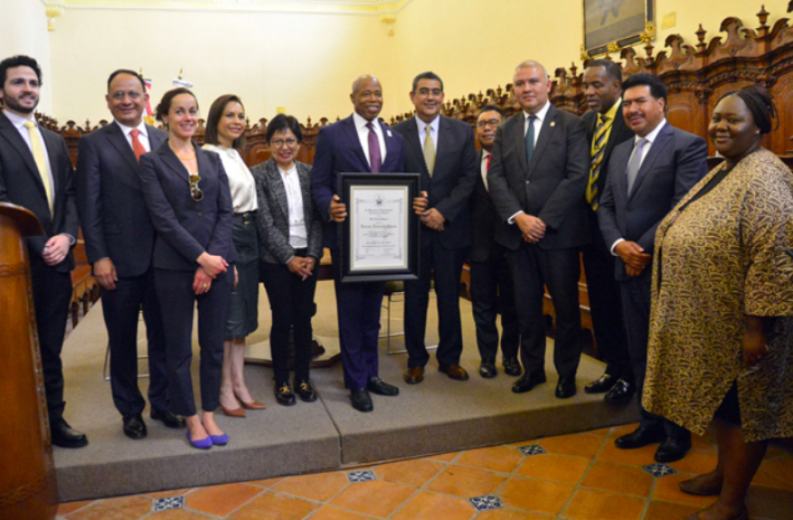 BUAP otorga Doctorado Honoris Causa a Eric Leroy Adams, alcalde de NY