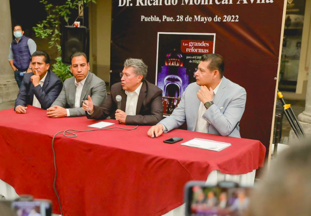 Monreal exhibe división en Morena Puebla