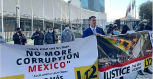 Familiares de víctimas de la Línea 12 se manifiestan afuera de la ONU