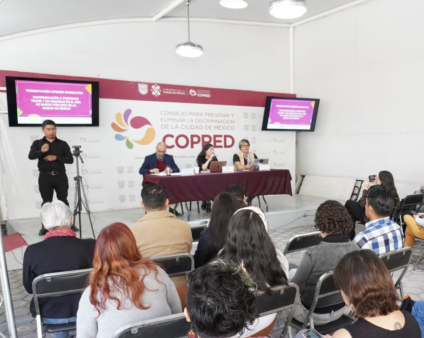 Ordena COPRED incluir a personas trans y no binarias en los baños públicos de la CDMX