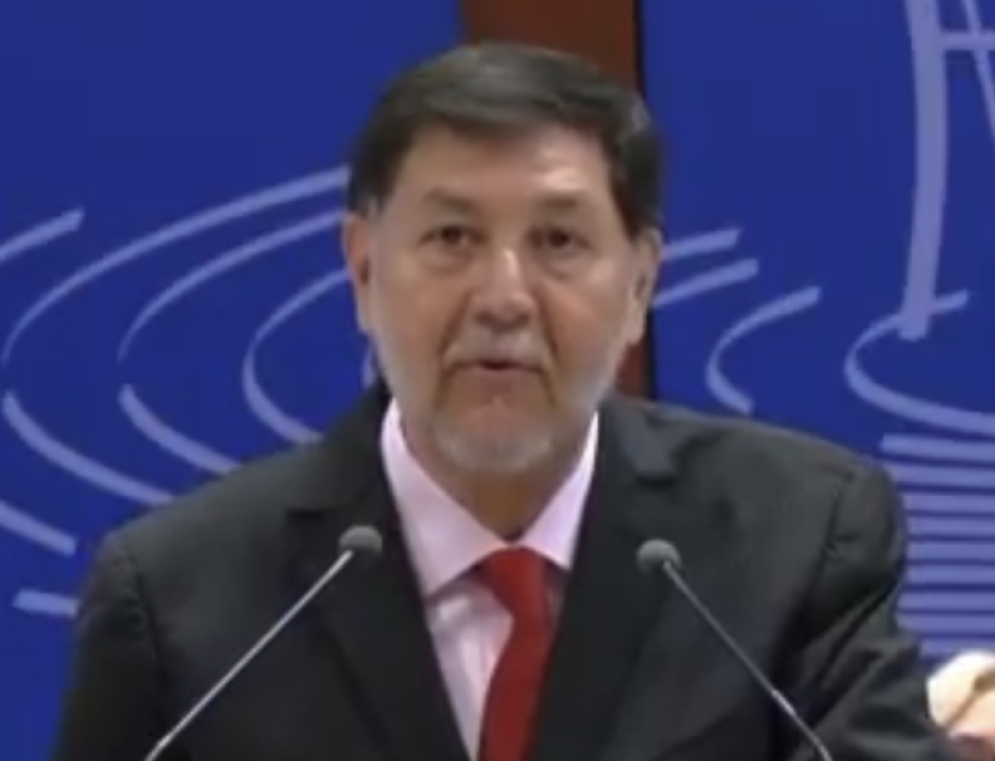 Noroña acusa en Conferencia Europea de Presidentes de Parlamentos que EU persigue migrantes y no a los narcos