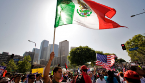Mexicanos en Estados Unidos critican a AMLO por presumir récord de remesas &quot;con sombrero ajeno&quot;