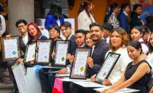 Universitarios BUAP reciben Premio Estatal de la Juventud “Vicente Suárez” 2024