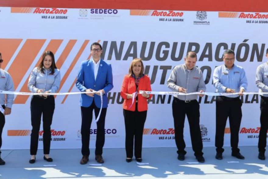 Acompaña Cuéllar Cisneros apertura de nuevo Autozone en Huamantla