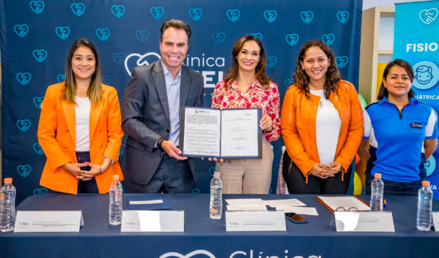 SMDIF y Clínica Stela firman convenio