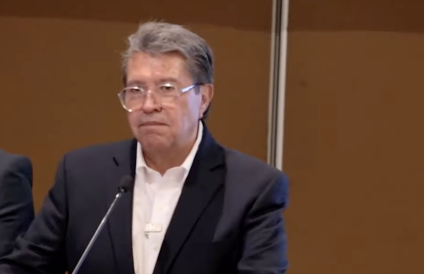 Monreal amaga con enviar un reclamo parlamentario contra EU por redadas contra migrantes