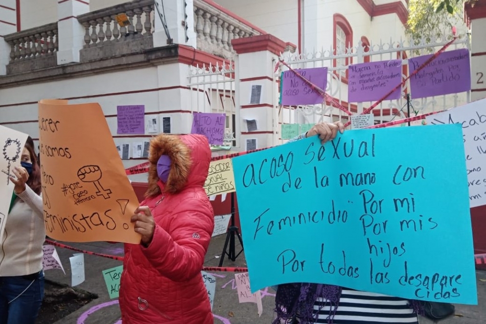 Feministas protestan contra Muñoz Ledo