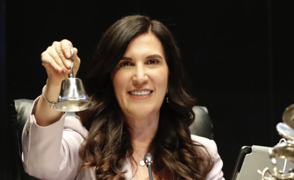 Kenia López tunde a Luisa Alcalde por hacer listas de periodistas y críticos del régimen: “La consejera jurídica rebasó un límite ético”