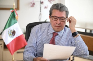 Monreal pide tolerancia a diputados y evitar la “irracionalidad o el odio”