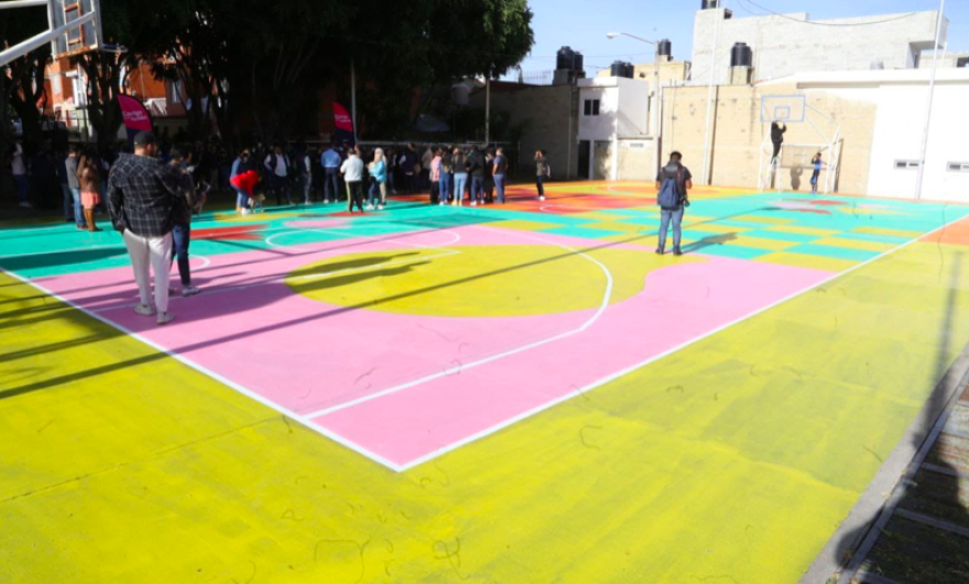 Entrega comuna poblana cancha deportiva en la UH Mateo de Regil