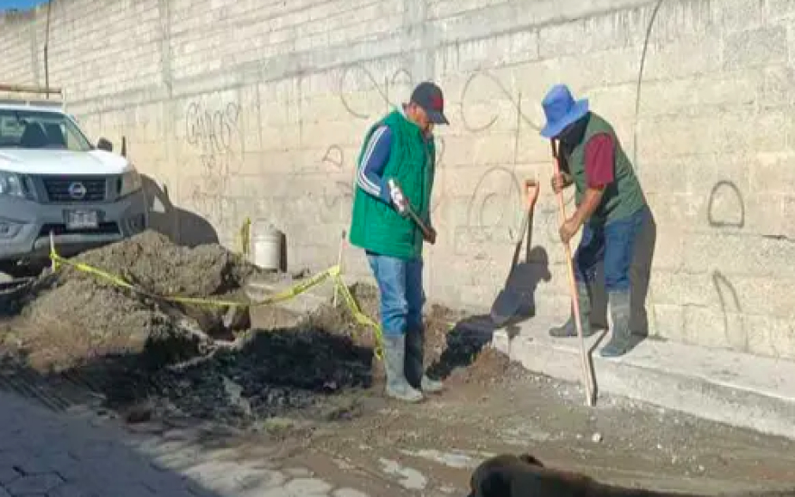 CAPAMH atiende fuga de agua en el barrio de San Lucas