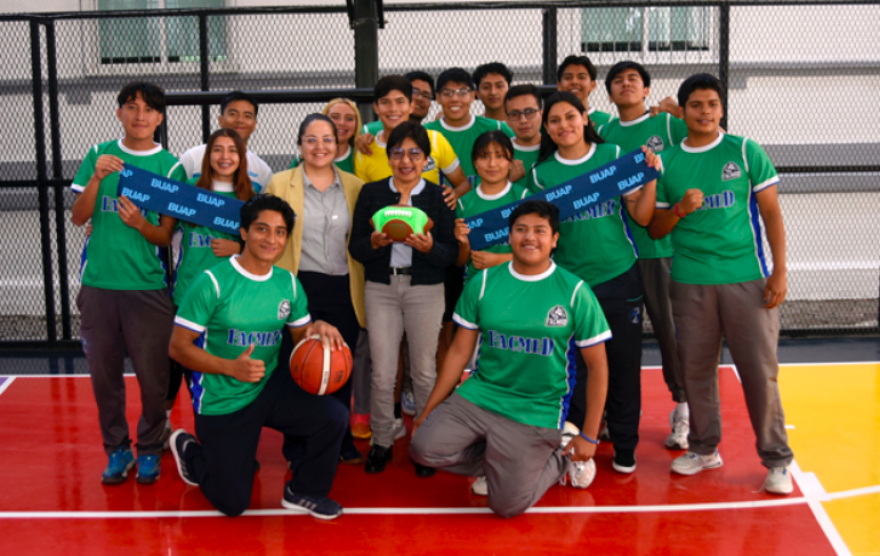 Lilia Cedillo inaugura cancha deportiva y espacios de esparcimiento en el Área de la Salud