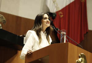 Andrea Chávez acusa oportunismo de EU por aranceles a remesas