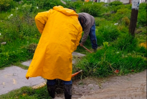 Llevan a cabo trabajos de desazolve en el canal del bulevar Yancuitlalpan