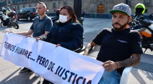 ‘Mijis’ arma huelga de hambre afuera de Palacio Nacional